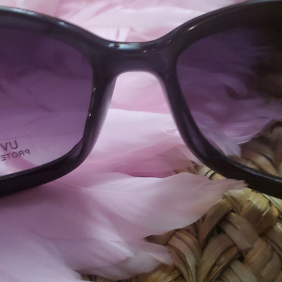 Sunglasses for her by ellure haven't seen any like - Picture 10 of 10